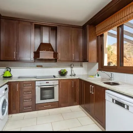 Sunset View Mermaid Villa Pomósz